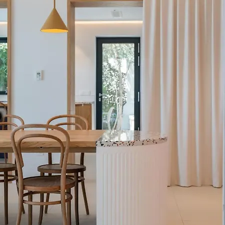 Seaview Flora - Heated Pool And